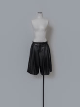 画像をギャラリービューアに読み込む, 【2026AW PRE ORDER】ECO LEATHER 2TUCK HALF PANTS