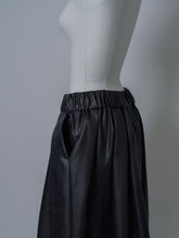 画像をギャラリービューアに読み込む, 【2025AW PRE ORDER】ECO LEATHER SKIRT PANTS