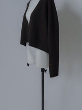 画像をギャラリービューアに読み込む, 【2025AW PRE ORDER】V NECK CROPPDE KNIT