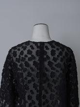 画像をギャラリービューアに読み込む, 【2026SS PRE ORDER】SHEER JACQUARD CROPPED BLOUSE