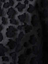 画像をギャラリービューアに読み込む, 【2026SS PRE ORDER】SHEER JACQUARD CROPPED BLOUSE