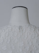 画像をギャラリービューアに読み込む, 【2026SS PRE ORDER】SHEER JACQUARD CROPPED BLOUSE