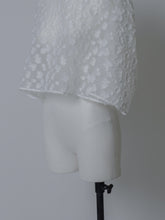画像をギャラリービューアに読み込む, 【2026SS PRE ORDER】SHEER JACQUARD CROPPED BLOUSE