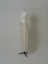 画像をギャラリービューアに読み込む, 【PRE ORDER】PLEATS TACK STRAIGHT PANTS