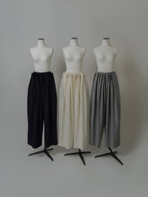 画像をギャラリービューアに読み込む, 【PRE ORDER】PLEATS TACK STRAIGHT PANTS