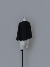 画像をギャラリービューアに読み込む, 【2026SS PRE ORDER】BACK SLIT CROPPED BLOUSE