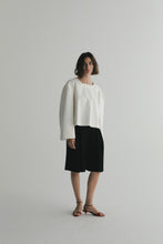画像をギャラリービューアに読み込む, 【2026SS PRE ORDER】 BACK SLIT COMBI BLOUSE