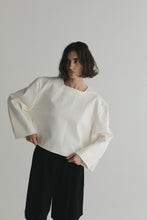 画像をギャラリービューアに読み込む, 【2026SS PRE ORDER】 BACK SLIT COMBI BLOUSE