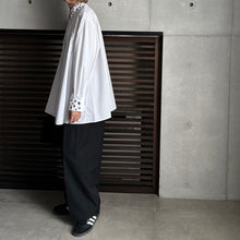 画像をギャラリービューアに読み込む, 【2024AW PRE ORDER】EYELET SHIRT