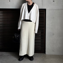 画像をギャラリービューアに読み込む, 【2025AW PRE ORDER】V NECK CROPPDE KNIT