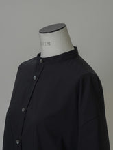 画像をギャラリービューアに読み込む, 【2024AW PRE ORDER】BIG SLEEVE BAND COLLAR SHIRT
