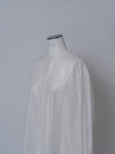 画像をギャラリービューアに読み込む, 【2026 SS PRE ORDER】SHEER BAND COLOR LONG SHIRT
