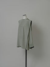 画像をギャラリービューアに読み込む, 【2024AW PRE ORDER】SHOULDER TACK BLOUSE
