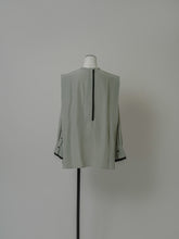 画像をギャラリービューアに読み込む, 【2024AW PRE ORDER】SHOULDER TACK BLOUSE
