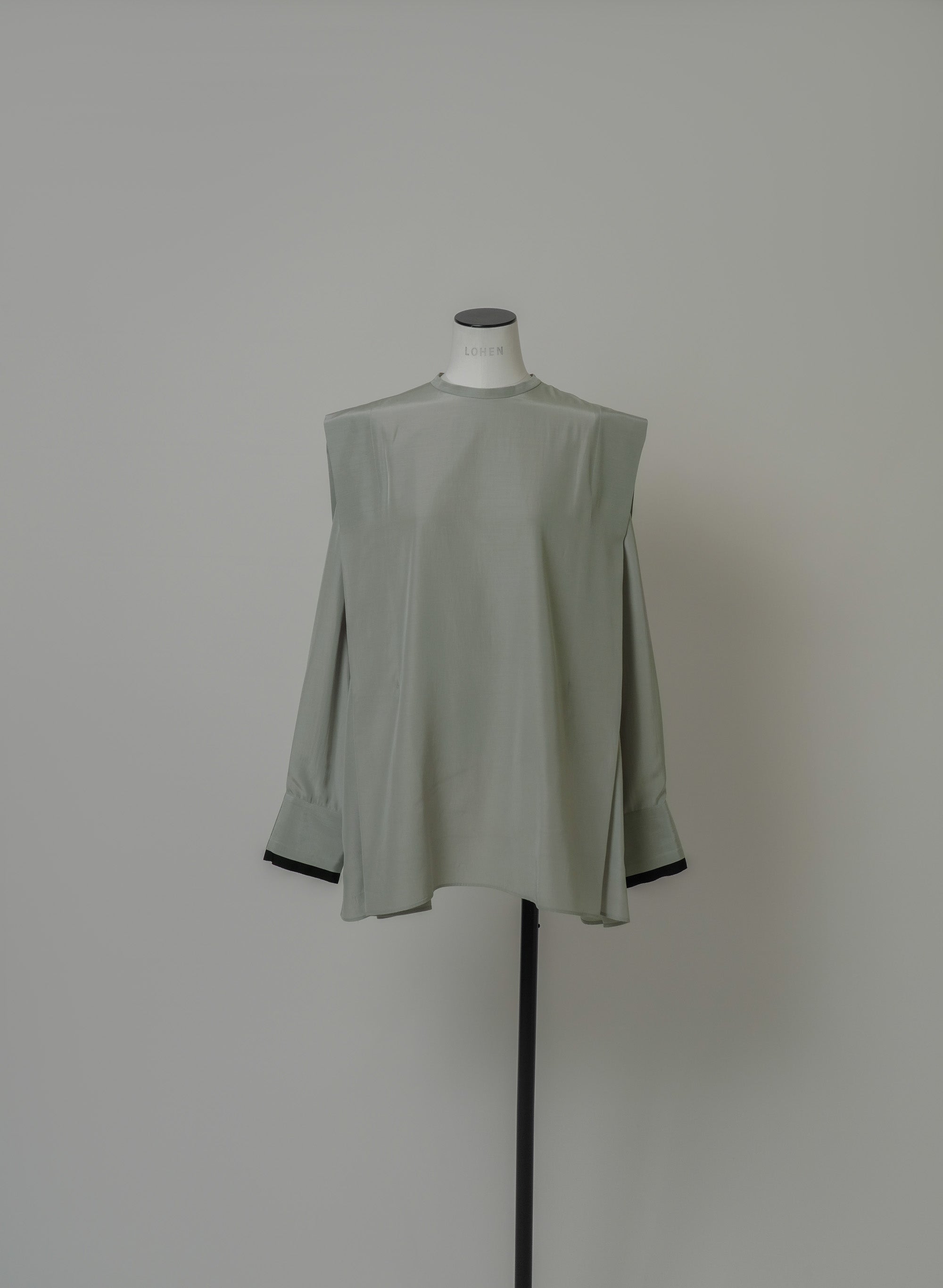 2024AW PRE ORDER】SHOULDER TACK BLOUSE – LOHEN