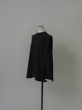 画像をギャラリービューアに読み込む, 【2024AW PRE ORDER】SHOULDER TACK BLOUSE
