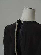画像をギャラリービューアに読み込む, 【2024AW PRE ORDER】SHOULDER TACK BLOUSE
