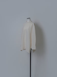 【2025AW PRE ORDER】BACK OPEN BLOUSE