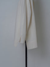 画像をギャラリービューアに読み込む, 【2025AW PRE ORDER】BACK OPEN BLOUSE
