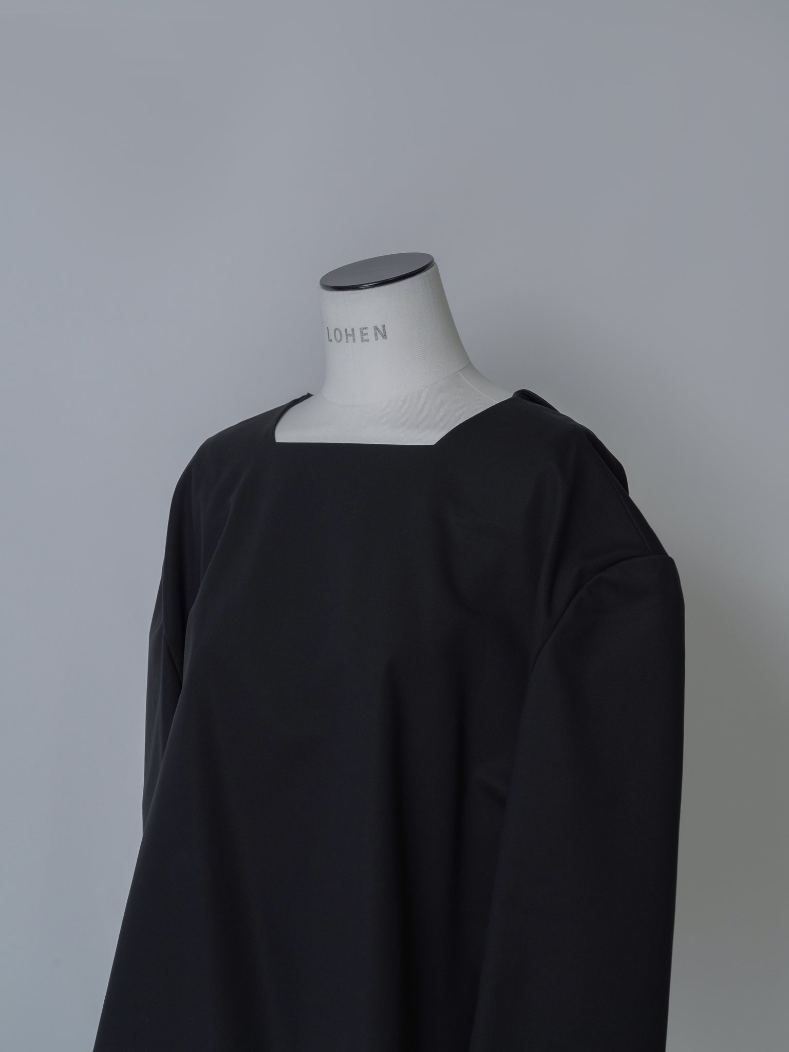 2026SS PRE ORDER】 BACK SLIT COMBI BLOUSE – LOHEN