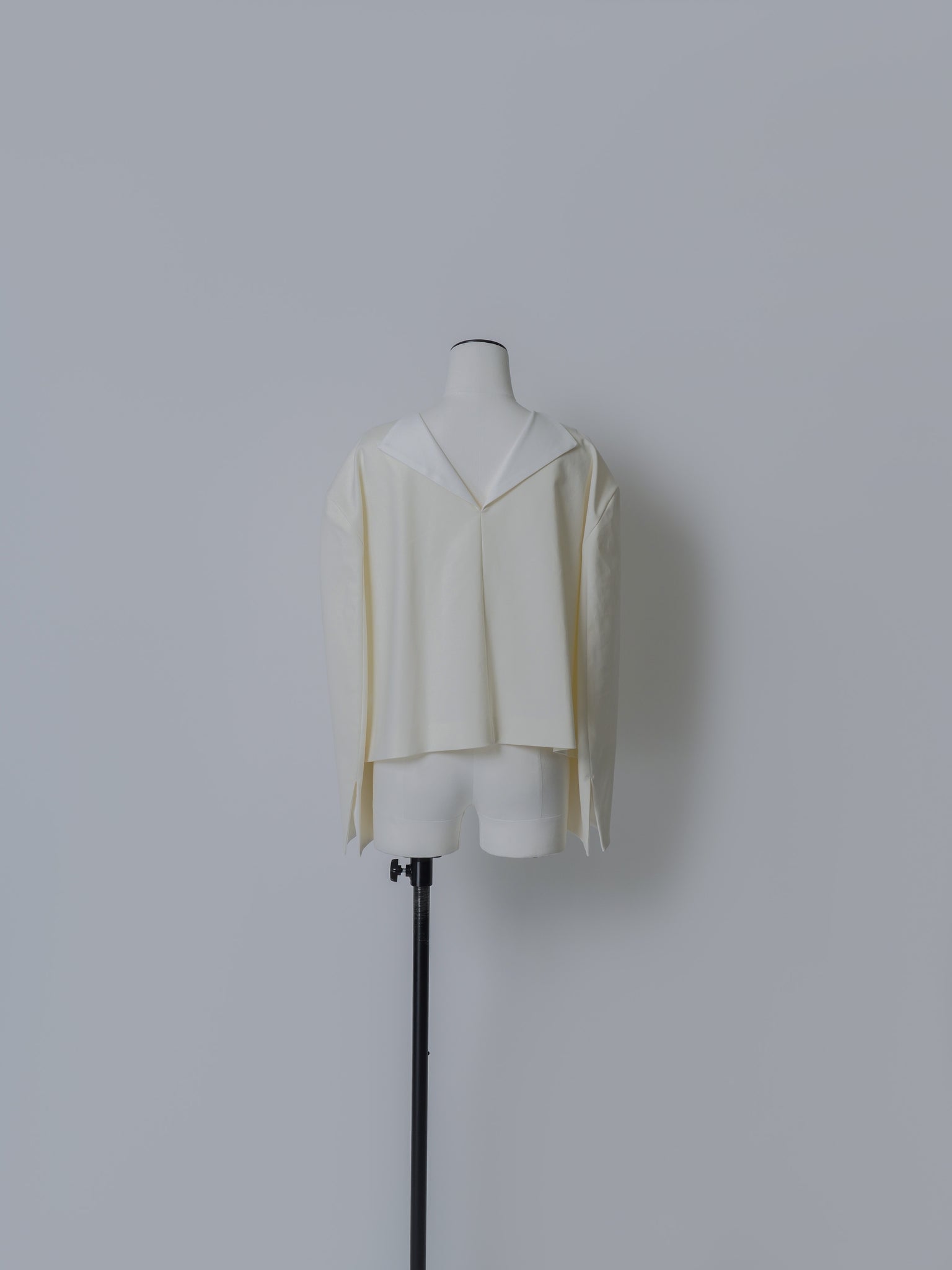 2026SS PRE ORDER】 BACK SLIT COMBI BLOUSE – LOHEN