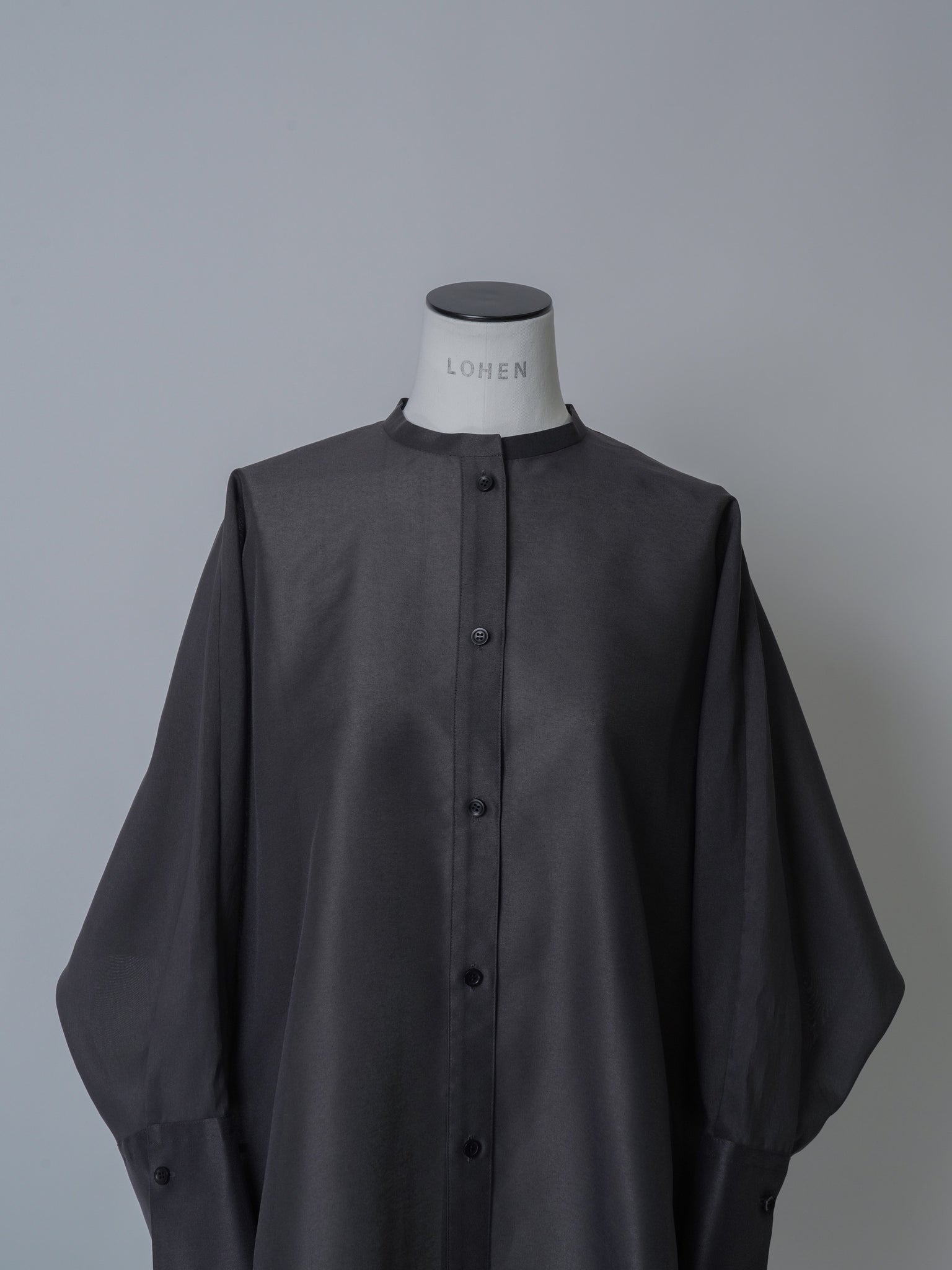 トップス LOHEN BAND COLLAR SLIT SHIRT トップス LOHEN BAND COLLAR SLIT SHIRT 2025SS PRE ORDERORDER】BAND