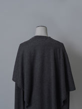 画像をギャラリービューアに読み込む, 【2026AW PRE ORDER】LAYERED CAPE KNIT
