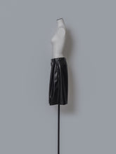画像をギャラリービューアに読み込む, 【2026AW PRE ORDER】ECO LEATHER 2TUCK HALF PANTS
