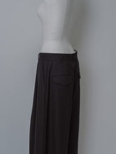 画像をギャラリービューアに読み込む, 【2026AW PRE ORDER】LOW WAIST 2TUCK PANTS
