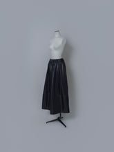 画像をギャラリービューアに読み込む, 【2025AW PRE ORDER】ECO LEATHER SKIRT PANTS
