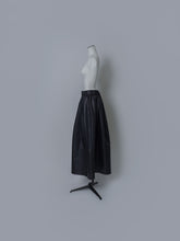 画像をギャラリービューアに読み込む, 【2025AW PRE ORDER】ECO LEATHER SKIRT PANTS
