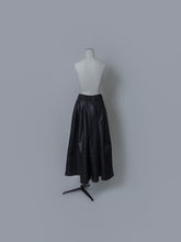 画像をギャラリービューアに読み込む, 【2025AW PRE ORDER】ECO LEATHER SKIRT PANTS
