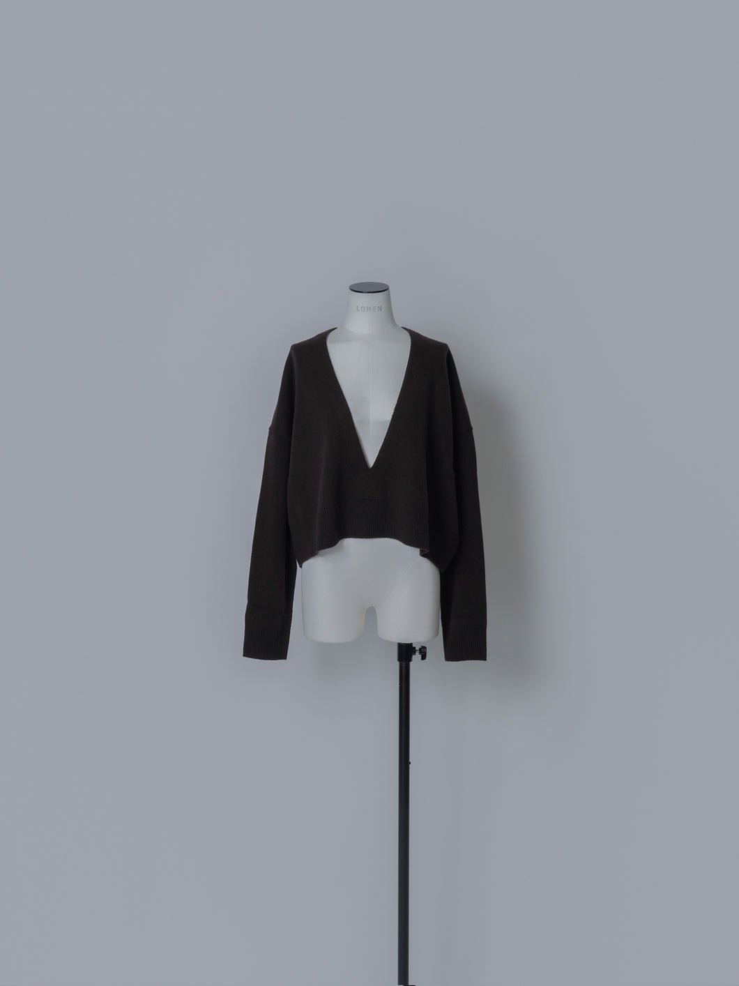【2025AW PRE ORDER】V NECK CROPPDE KNIT