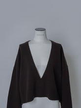 画像をギャラリービューアに読み込む, 【2025AW PRE ORDER】V NECK CROPPDE KNIT
