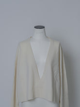 画像をギャラリービューアに読み込む, 【2025AW PRE ORDER】V NECK CROPPDE KNIT

