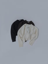 画像をギャラリービューアに読み込む, 【2025AW PRE ORDER】V NECK CROPPDE KNIT
