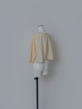 画像をギャラリービューアに読み込む, 【2026SS PRE ORDER】BACK SLIT CROPPED BLOUSE
