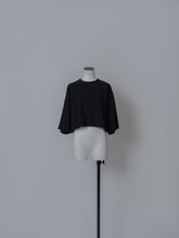 画像をギャラリービューアに読み込む, 【2026SS PRE ORDER】BACK SLIT CROPPED BLOUSE
