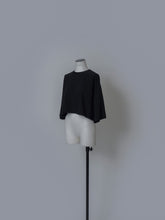画像をギャラリービューアに読み込む, 【2026SS PRE ORDER】BACK SLIT CROPPED BLOUSE
