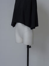 画像をギャラリービューアに読み込む, 【2026SS PRE ORDER】BACK SLIT CROPPED BLOUSE

