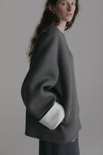 画像をギャラリービューアに読み込む, 【2026AW PRE ORDER】SATIN CUFS BONDING PULLOVER
