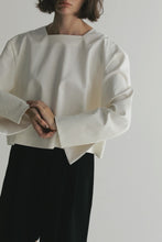 画像をギャラリービューアに読み込む, 【2026SS PRE ORDER】　BACK SLIT COMBI BLOUSE
