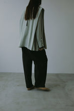 画像をギャラリービューアに読み込む, 【2024AW PRE ORDER】SHOULDER TACK BLOUSE
