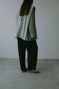 【2024AW PRE ORDER】SHOULDER TACK BLOUSE
