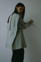 画像をギャラリービューアに読み込む, 【2024AW PRE ORDER】SHOULDER TACK BLOUSE
