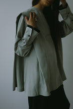 画像をギャラリービューアに読み込む, 【2024AW PRE ORDER】SHOULDER TACK BLOUSE
