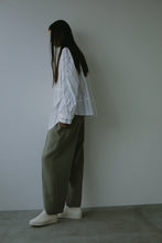 画像をギャラリービューアに読み込む, 【2024AW PRE ORDER】BIG SLEEVE BAND COLLAR SHIRT
