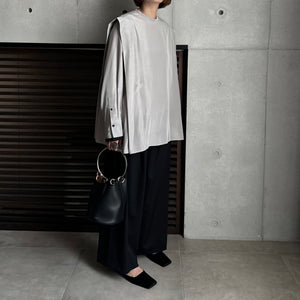 【2024AW PRE ORDER】SHOULDER TACK BLOUSE