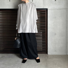 画像をギャラリービューアに読み込む, 【2024AW PRE ORDER】SHOULDER TACK BLOUSE
