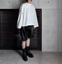 画像をギャラリービューアに読み込む, 【2026AW PRE ORDER】ECO LEATHER 2TUCK HALF PANTS
